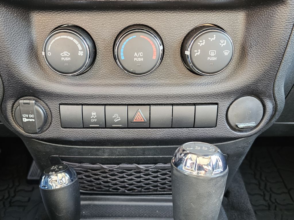 Photo 25 of this JEEP WRANGLER