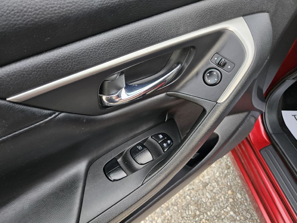 Photo 13 of this NISSAN ALTIMA