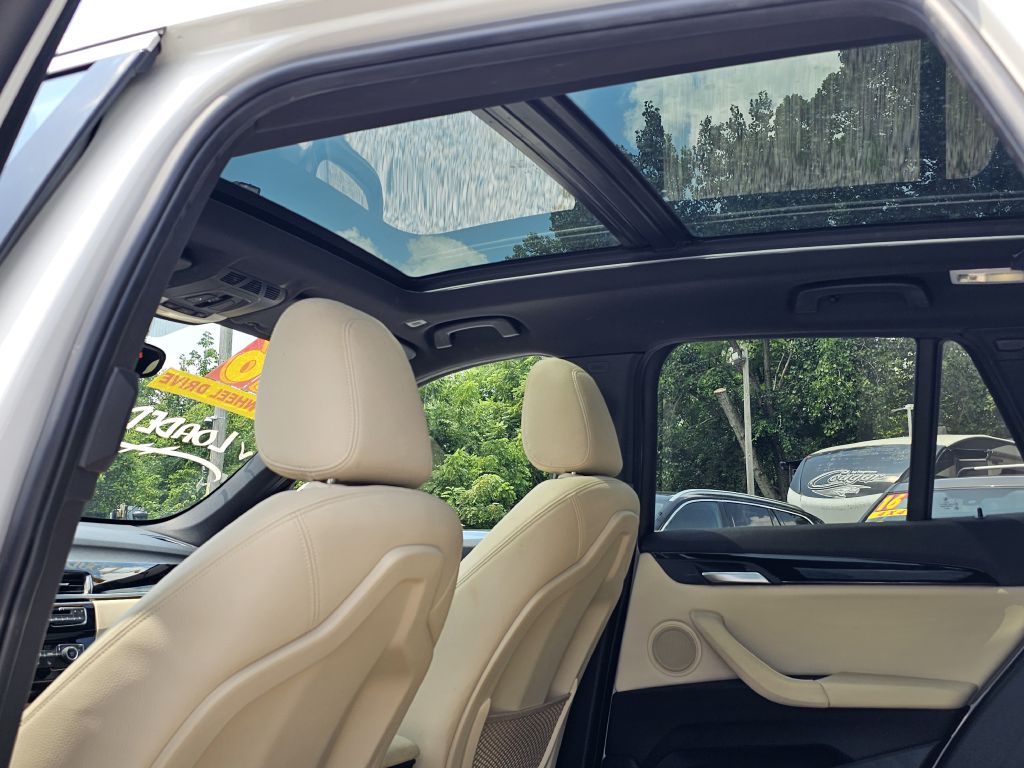 Photo 14 of this BMW X1