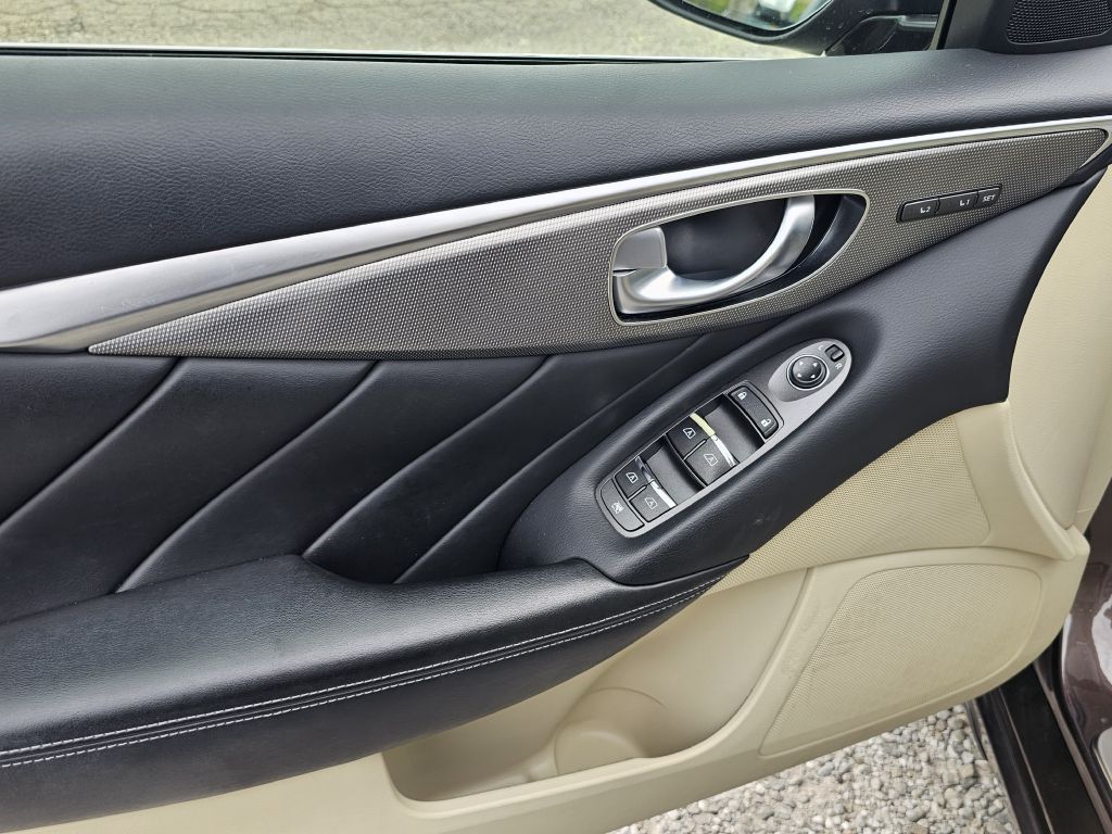 Photo 18 of this INFINITI Q50