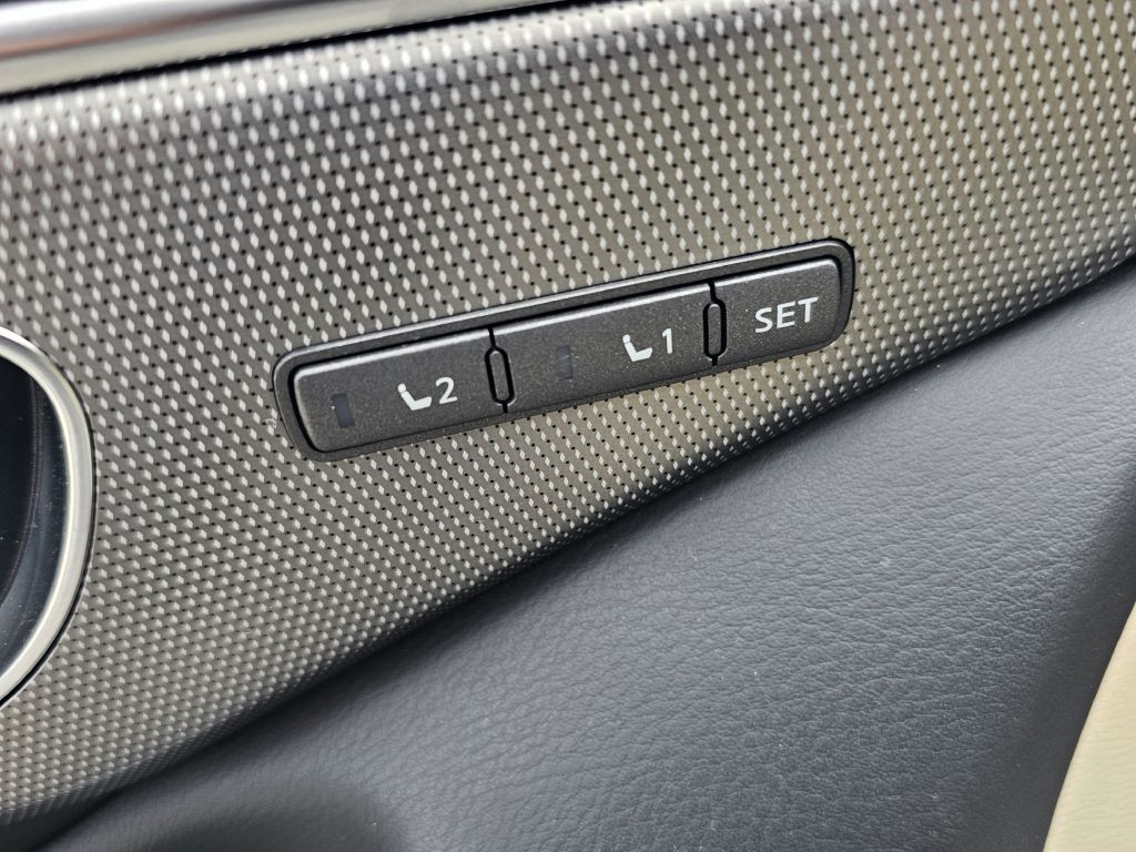Photo 19 of this INFINITI Q50
