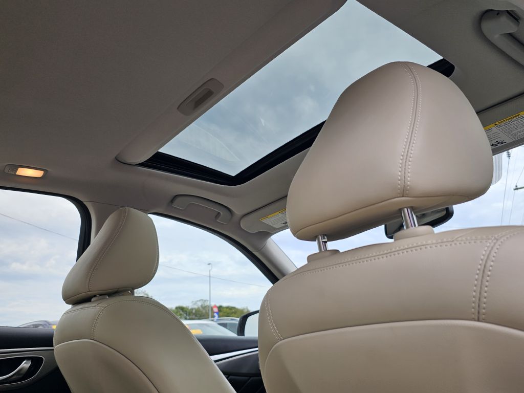 Photo 22 of this INFINITI Q50