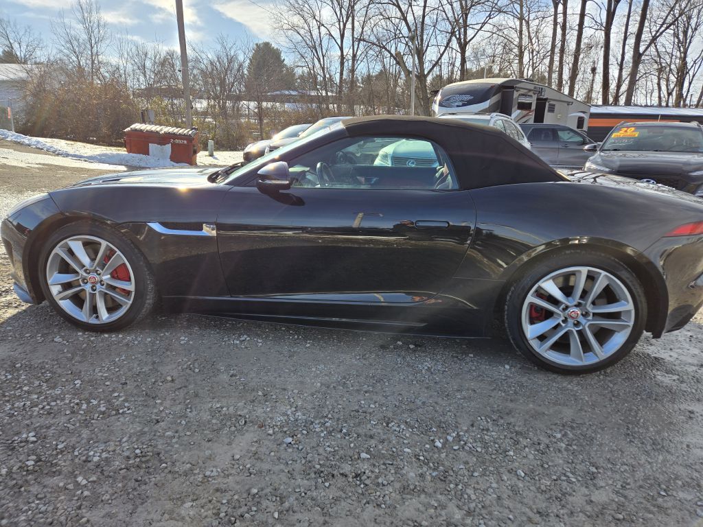 Photo 8 of this JAGUAR F-TYPE