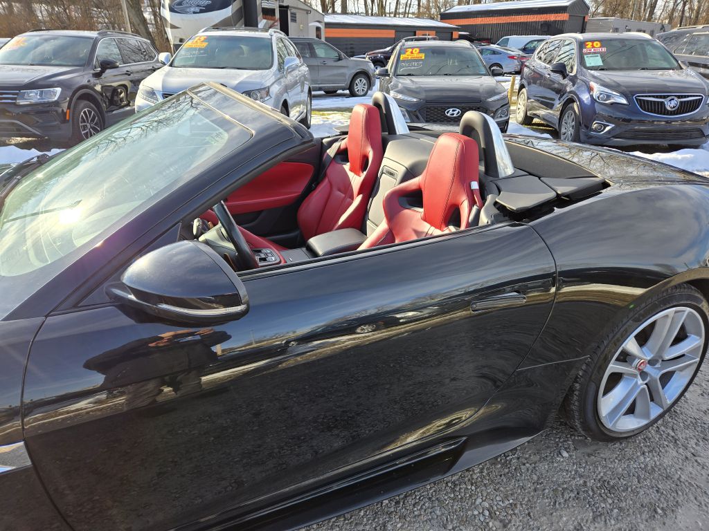 Photo 14 of this JAGUAR F-TYPE