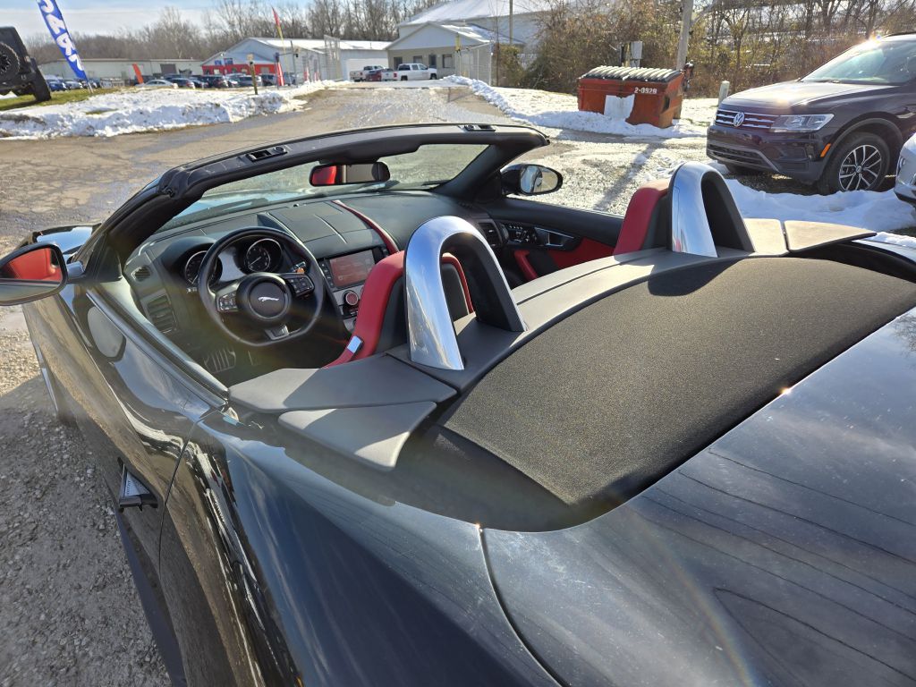 Photo 15 of this JAGUAR F-TYPE