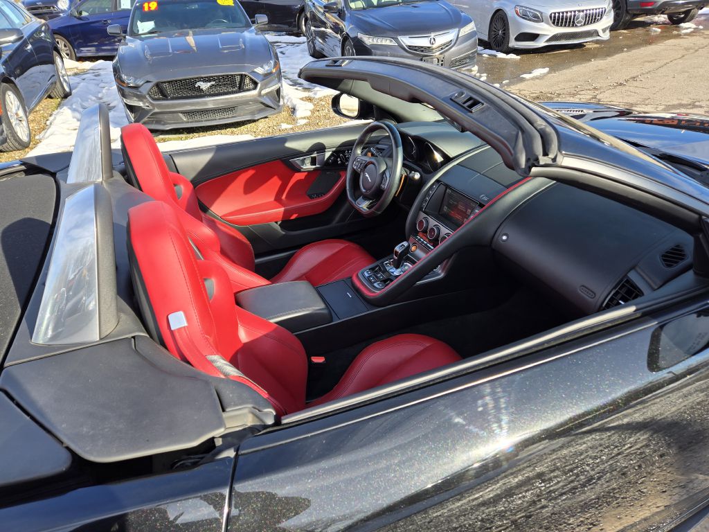Photo 16 of this JAGUAR F-TYPE