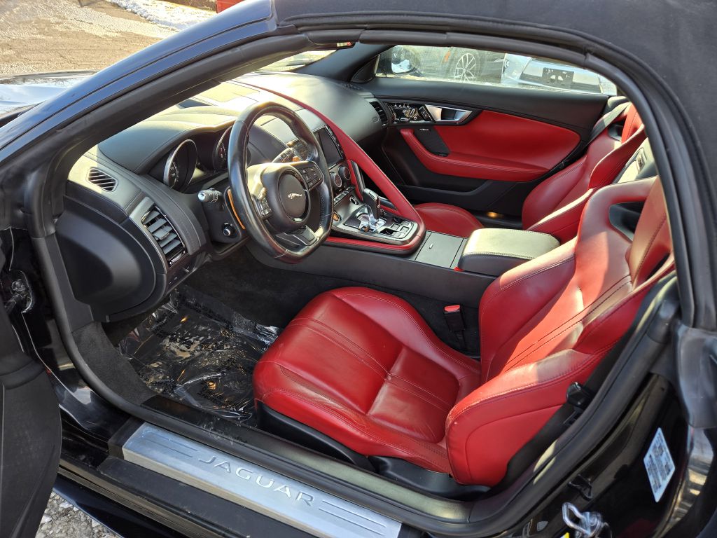 Photo 17 of this JAGUAR F-TYPE