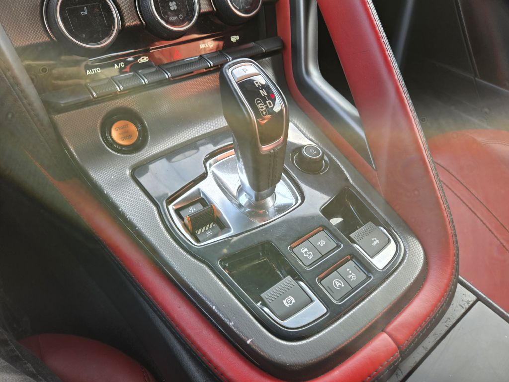 Photo 25 of this JAGUAR F-TYPE