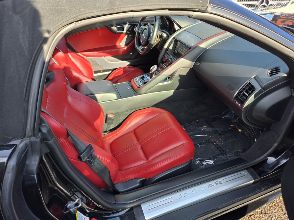 Photo 33 of this JAGUAR F-TYPE