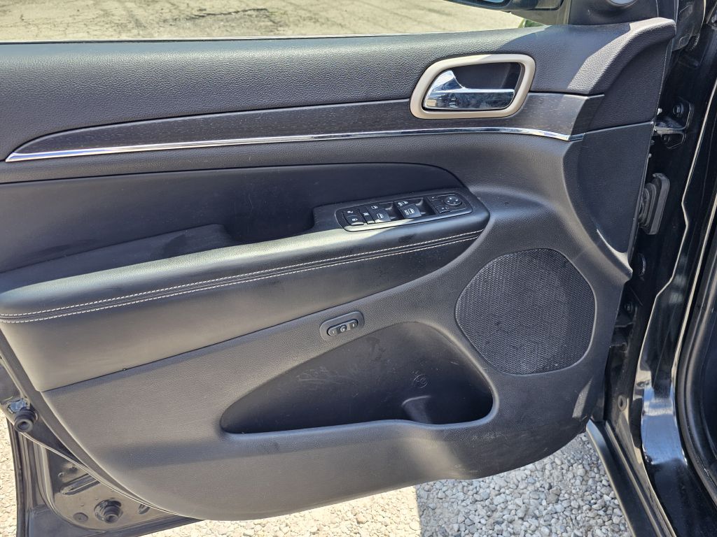 Photo 17 of this JEEP GRAND CHEROKEE