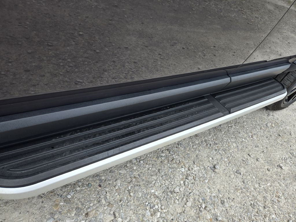 Photo 10 of this LAND ROVER LR4