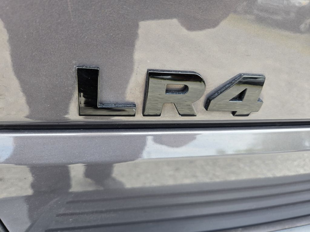 Photo 13 of this LAND ROVER LR4