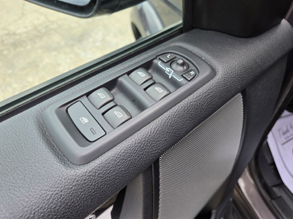Photo 16 of this LAND ROVER LR4