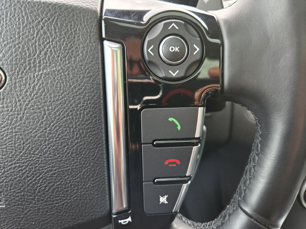Photo 21 of this LAND ROVER LR4