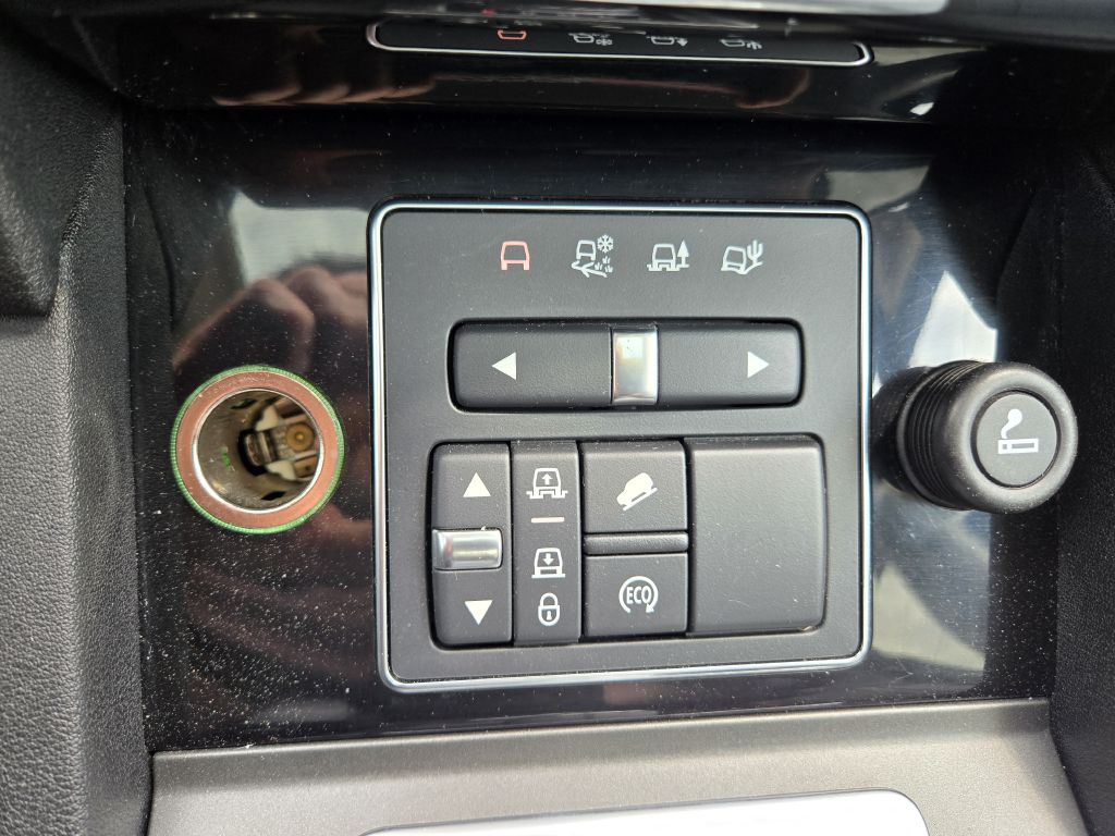 Photo 24 of this LAND ROVER LR4