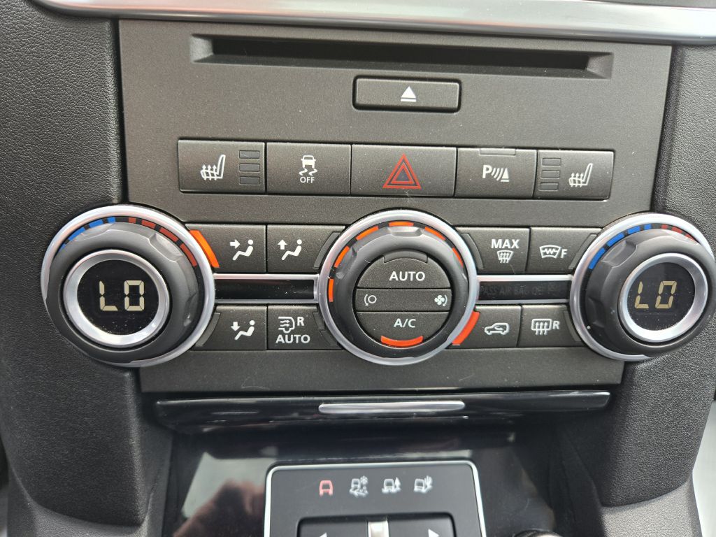 Photo 25 of this LAND ROVER LR4