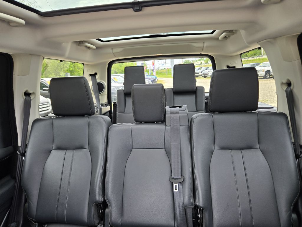 Photo 30 of this LAND ROVER LR4