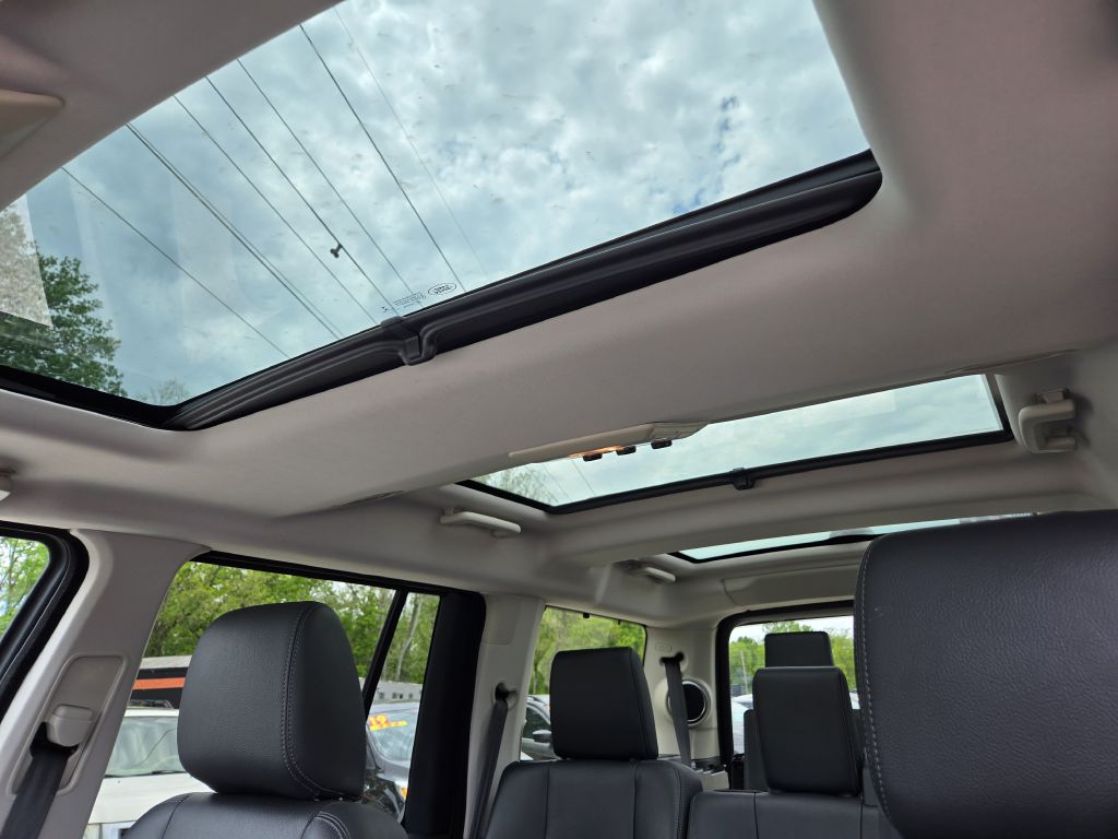 Photo 31 of this LAND ROVER LR4