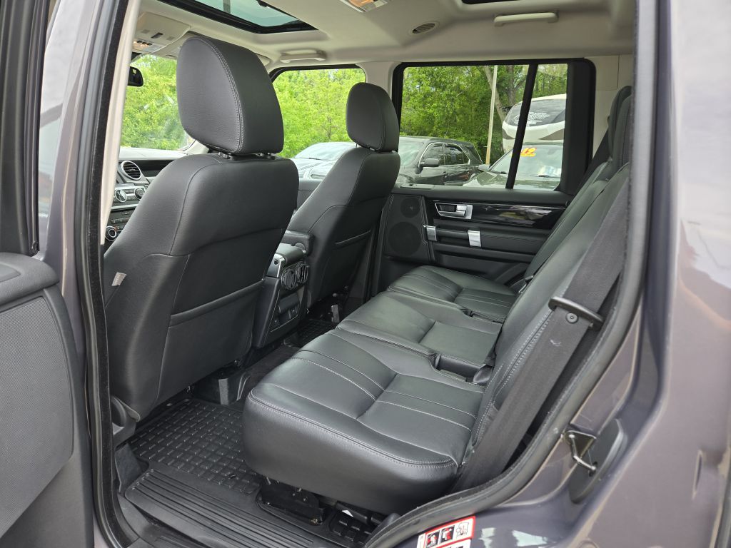 Photo 32 of this LAND ROVER LR4