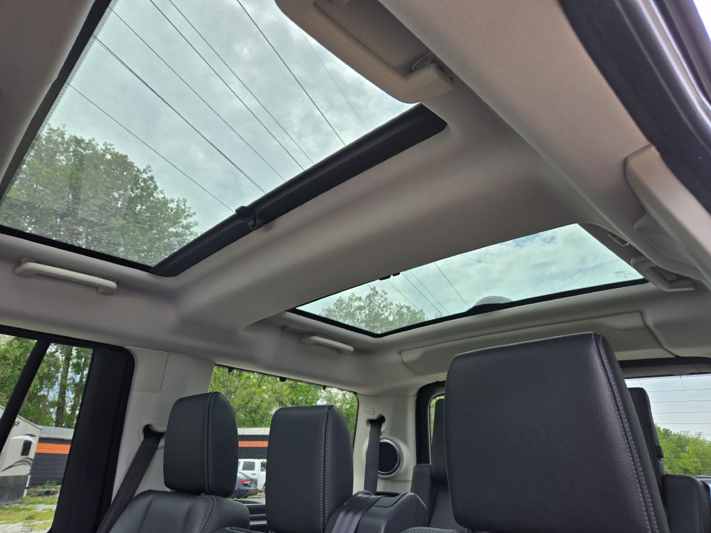 Photo 33 of this LAND ROVER LR4