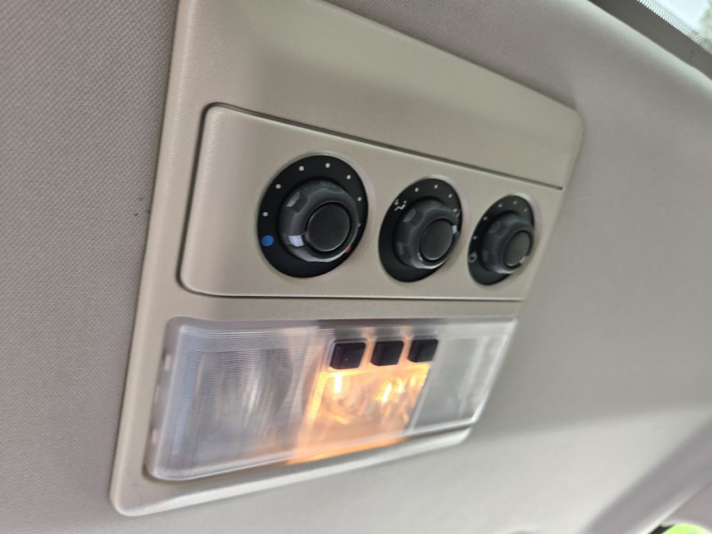 Photo 37 of this LAND ROVER LR4