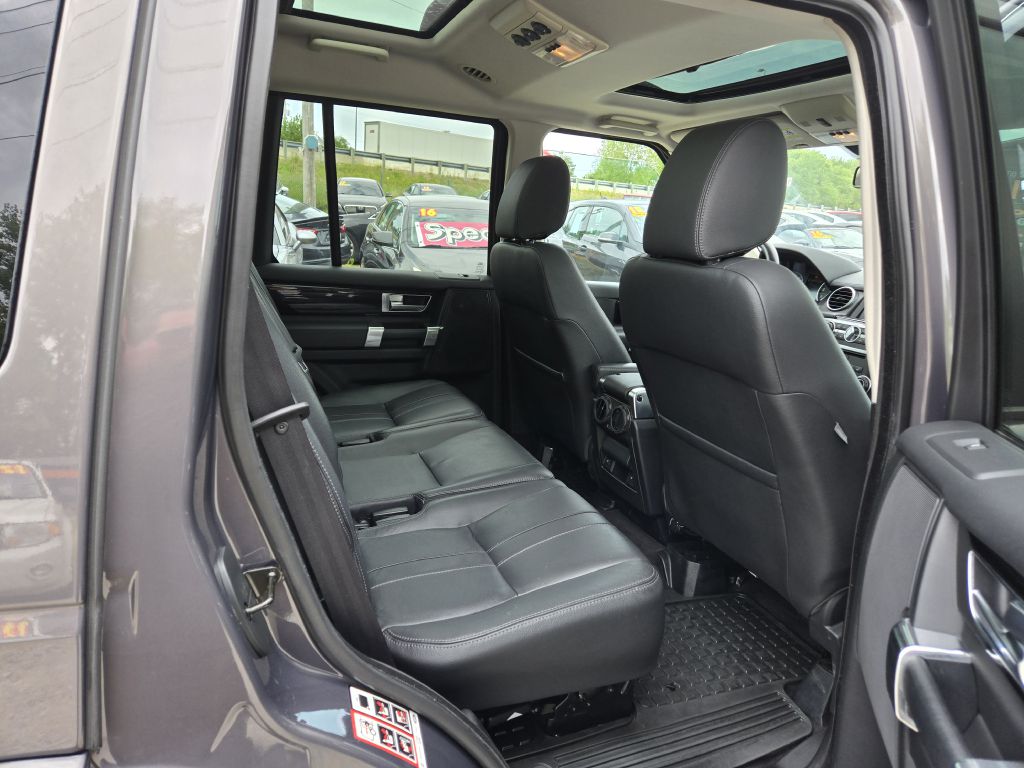 Photo 38 of this LAND ROVER LR4