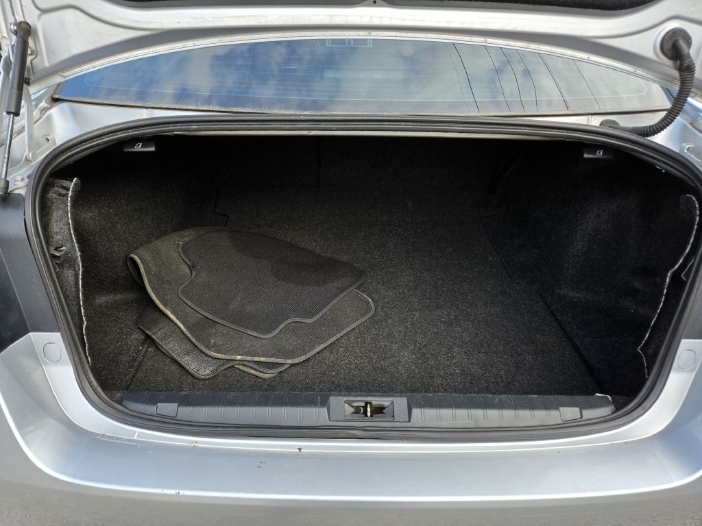 Photo 30 of this SUBARU LEGACY