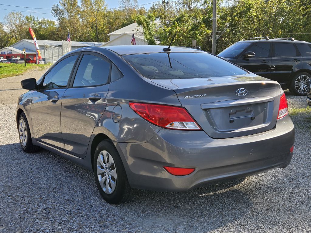 Photo 7 of this HYUNDAI ACCENT