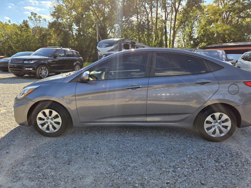 Photo 8 of this HYUNDAI ACCENT