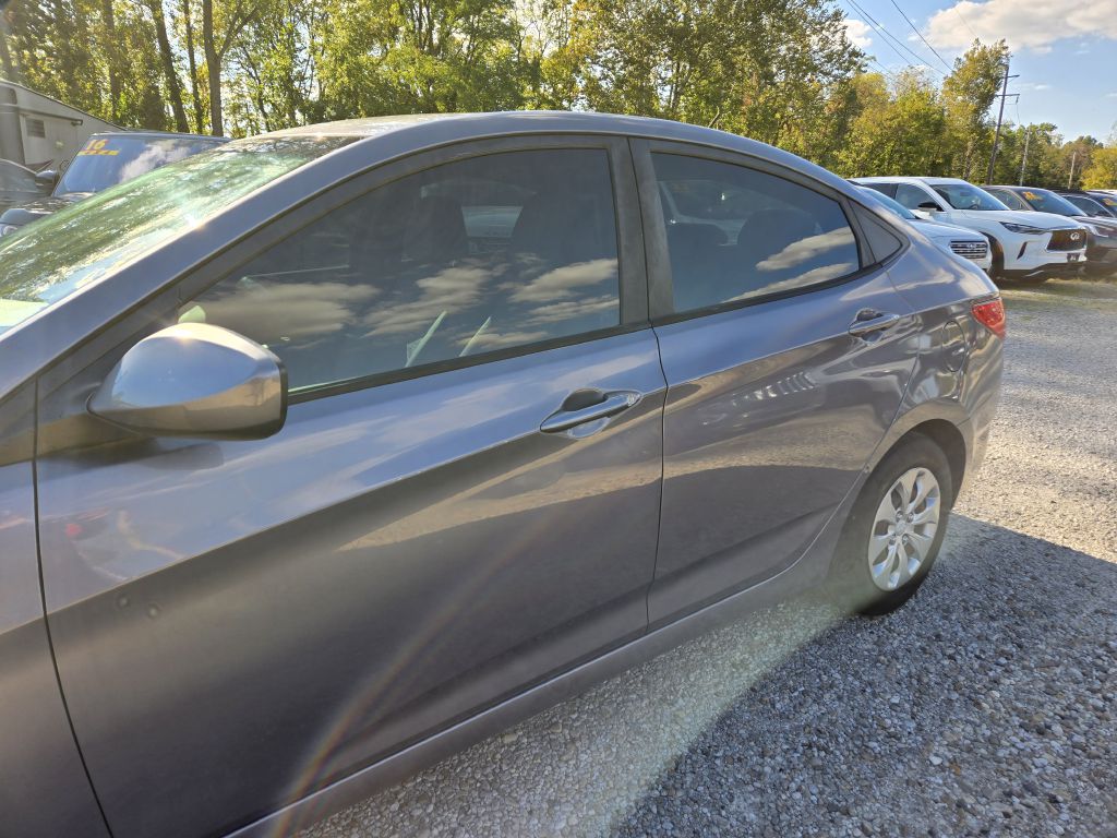 Photo 9 of this HYUNDAI ACCENT