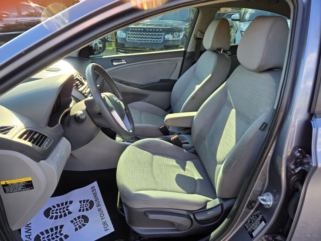 Photo 12 of this HYUNDAI ACCENT