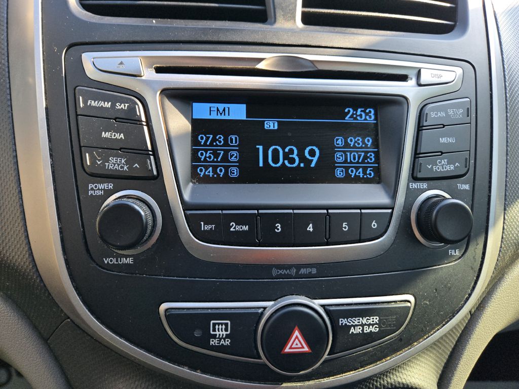Photo 19 of this HYUNDAI ACCENT