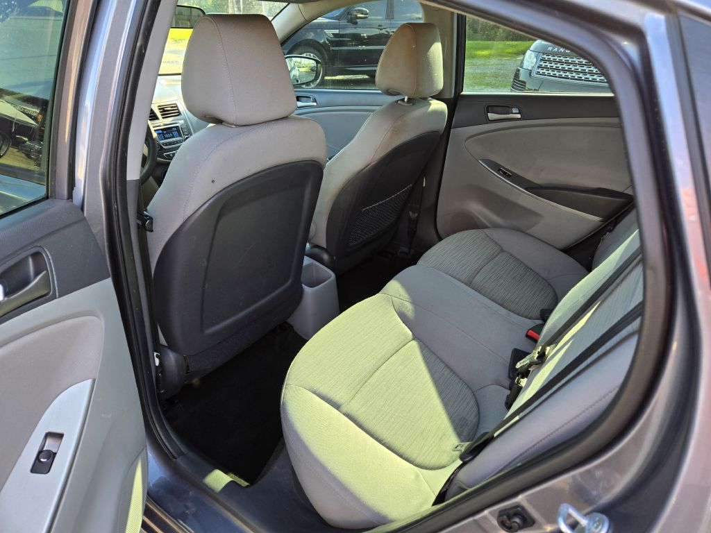 Photo 20 of this HYUNDAI ACCENT