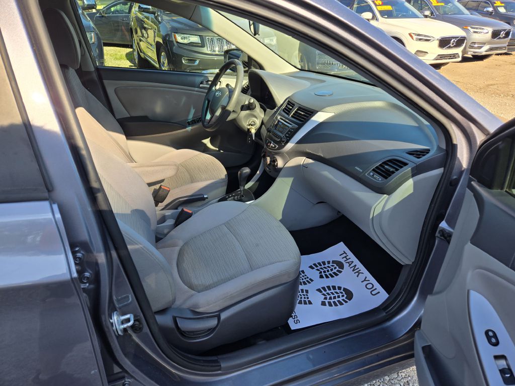 Photo 22 of this HYUNDAI ACCENT