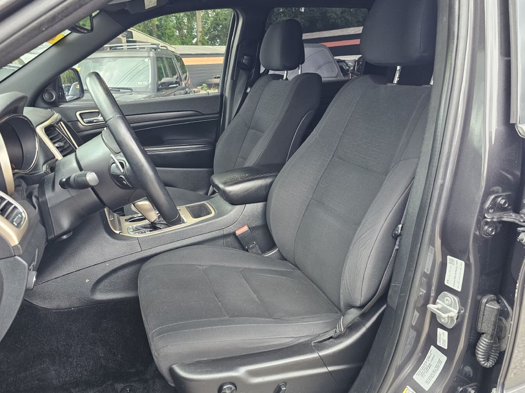 Photo 16 of this JEEP GRAND CHEROKEE