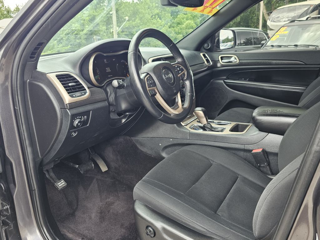 Photo 18 of this JEEP GRAND CHEROKEE