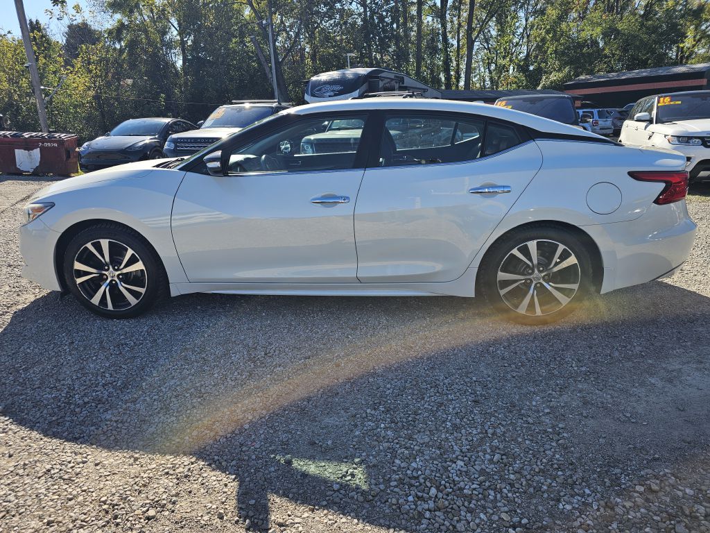 Photo 2 of this NISSAN MAXIMA