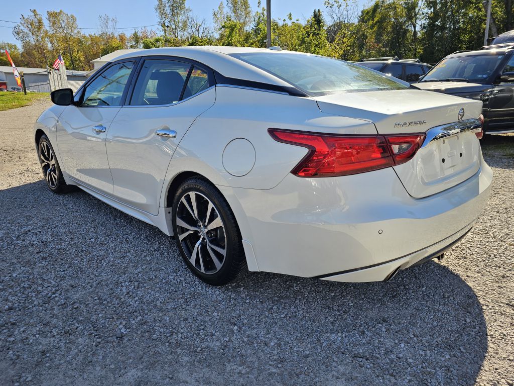 Photo 3 of this NISSAN MAXIMA