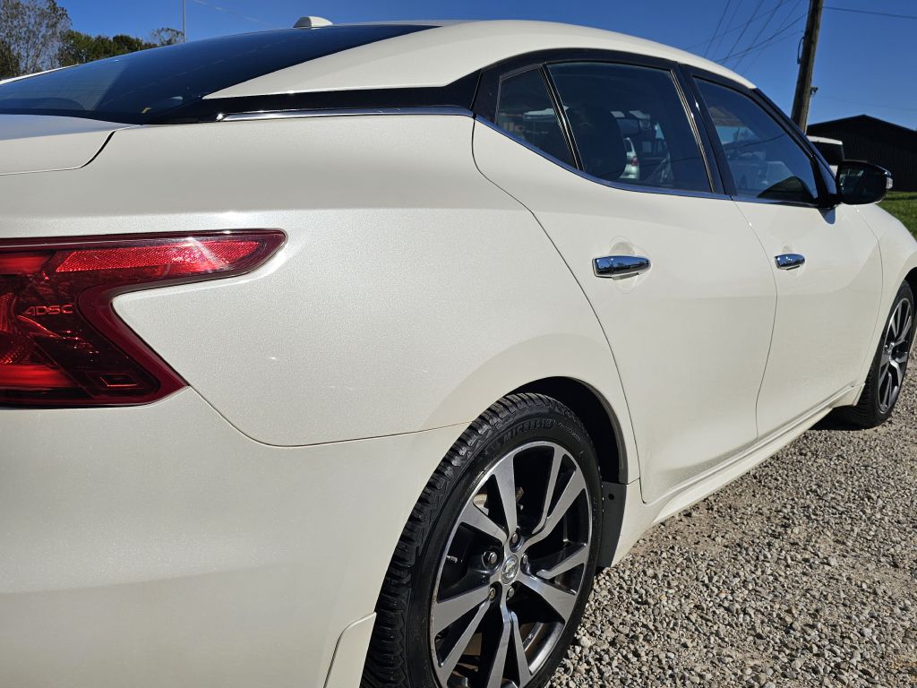 Photo 9 of this NISSAN MAXIMA