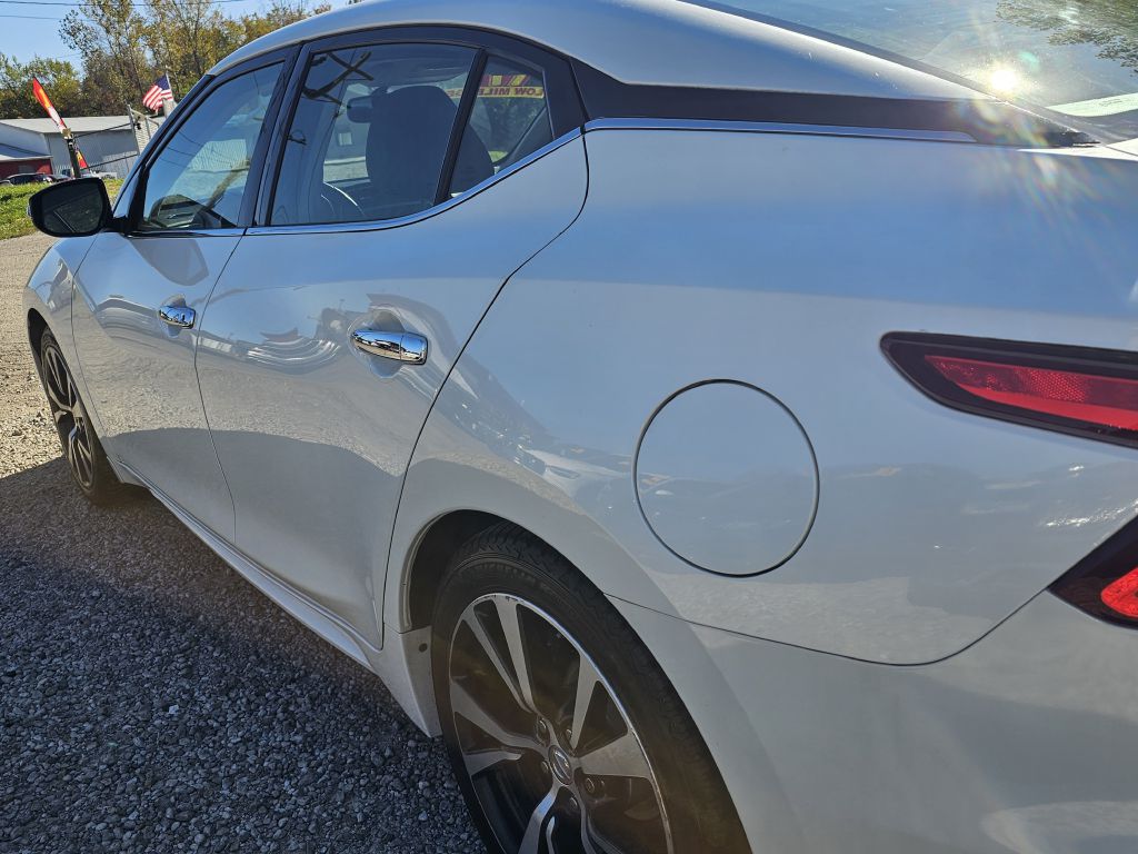 Photo 10 of this NISSAN MAXIMA