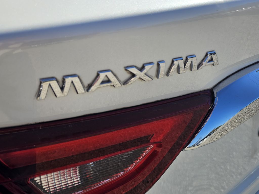 Photo 11 of this NISSAN MAXIMA