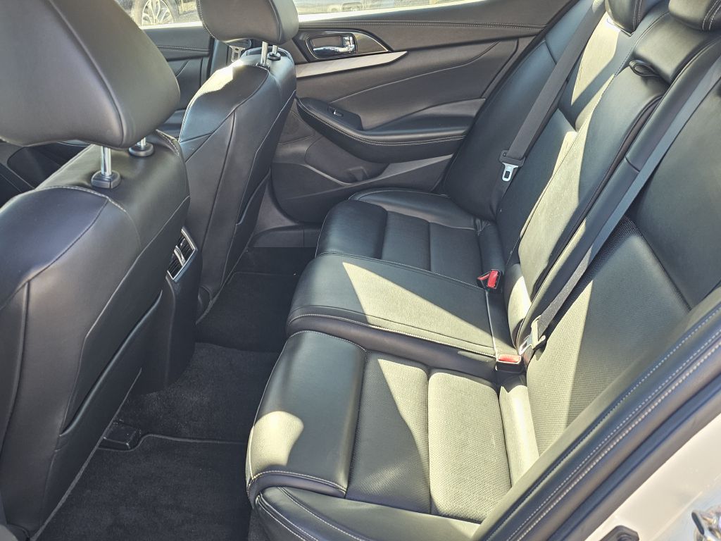 Photo 14 of this NISSAN MAXIMA