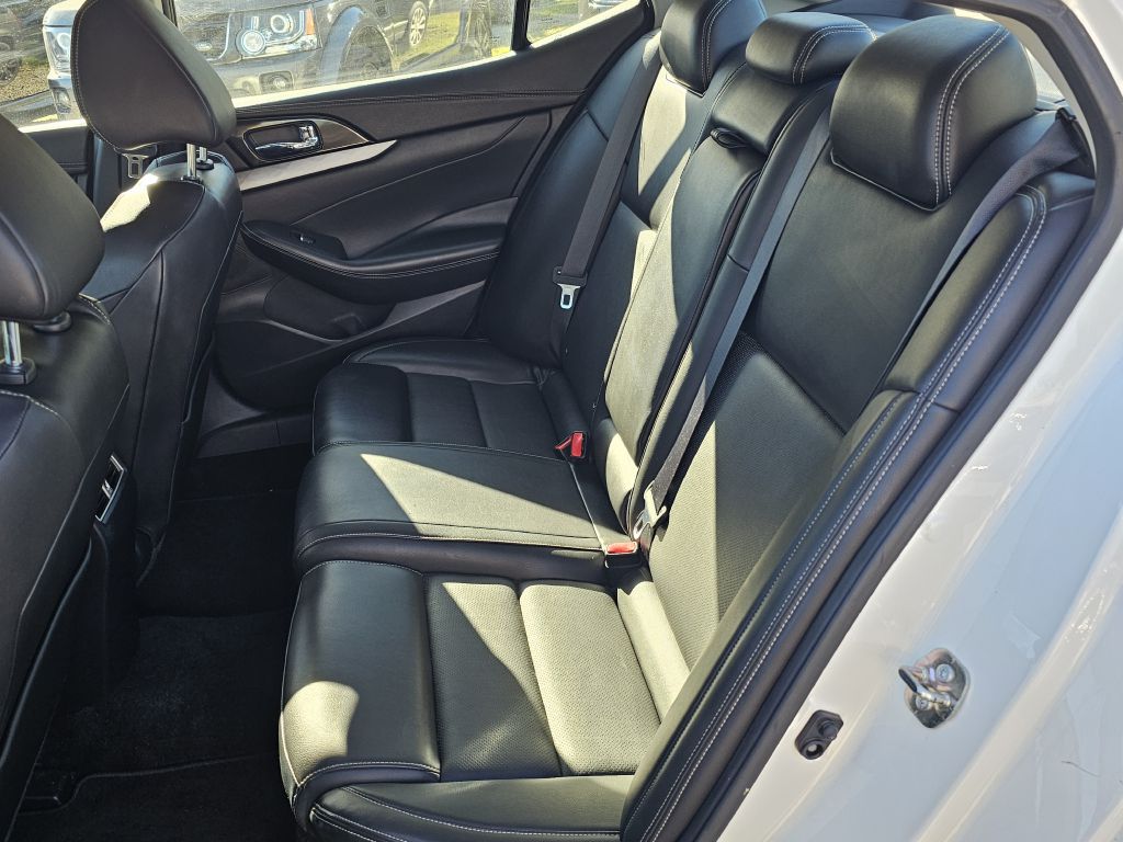 Photo 15 of this NISSAN MAXIMA