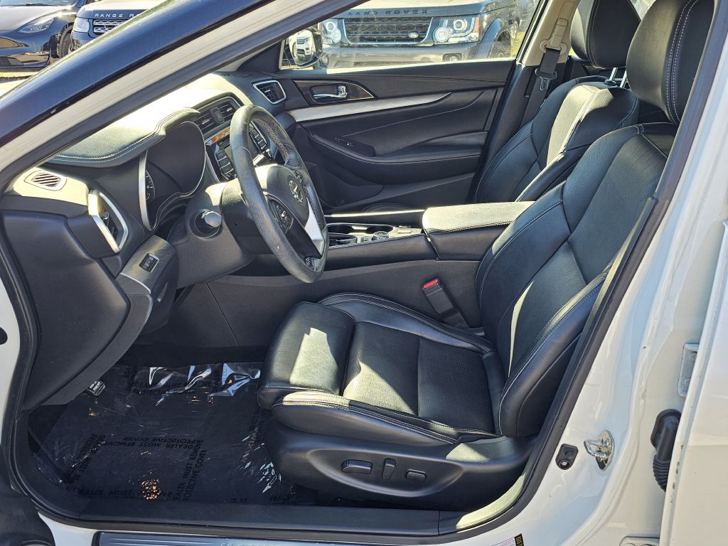 Photo 17 of this NISSAN MAXIMA