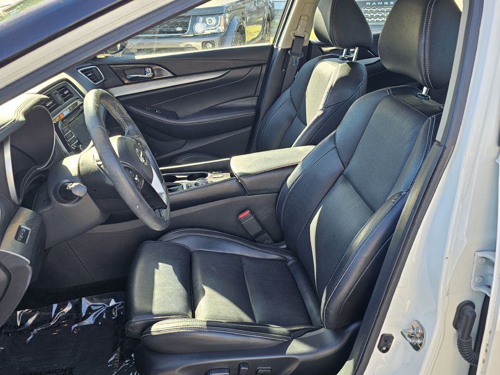 Photo 18 of this NISSAN MAXIMA
