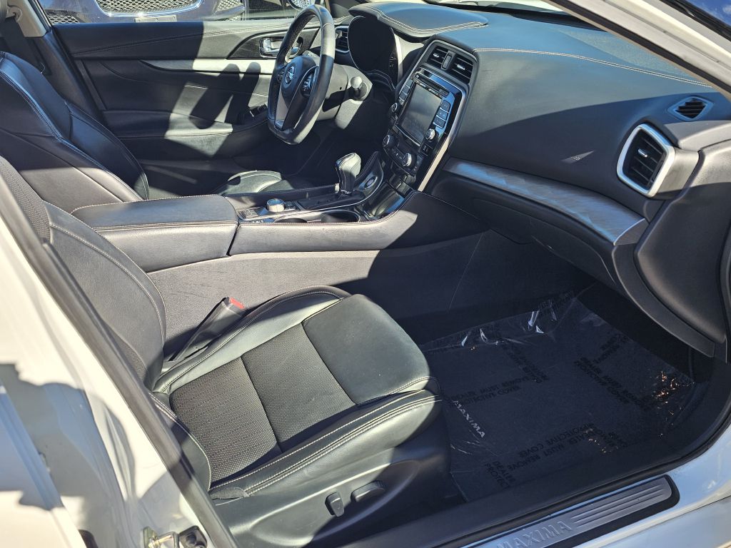 Photo 21 of this NISSAN MAXIMA