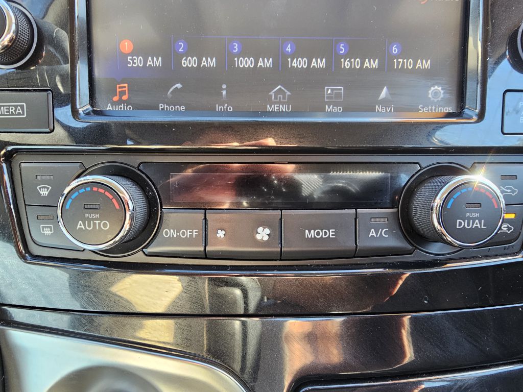 Photo 29 of this NISSAN MAXIMA