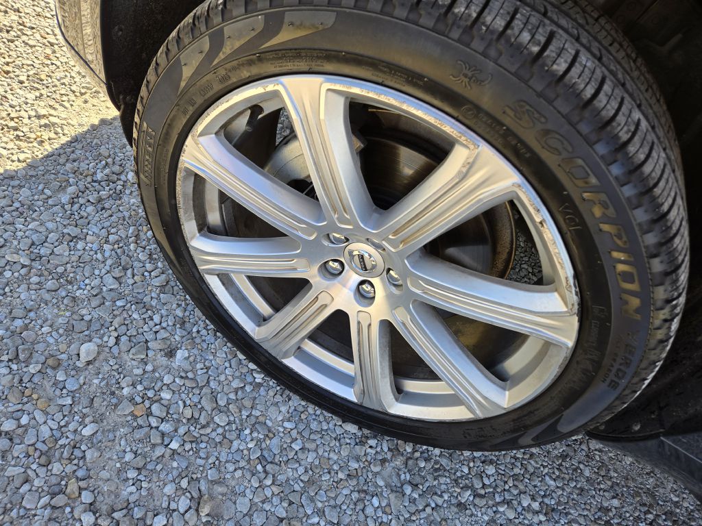 Photo 9 of this VOLVO XC90