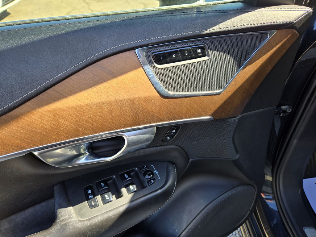 Photo 14 of this VOLVO XC90
