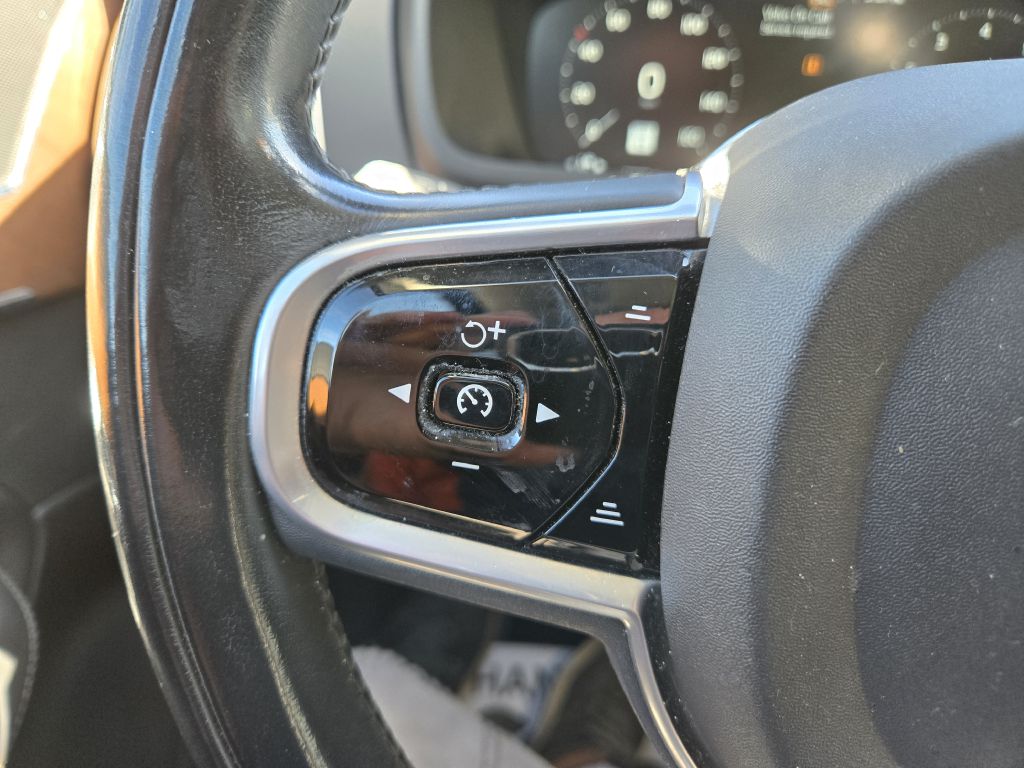 Photo 17 of this VOLVO XC90